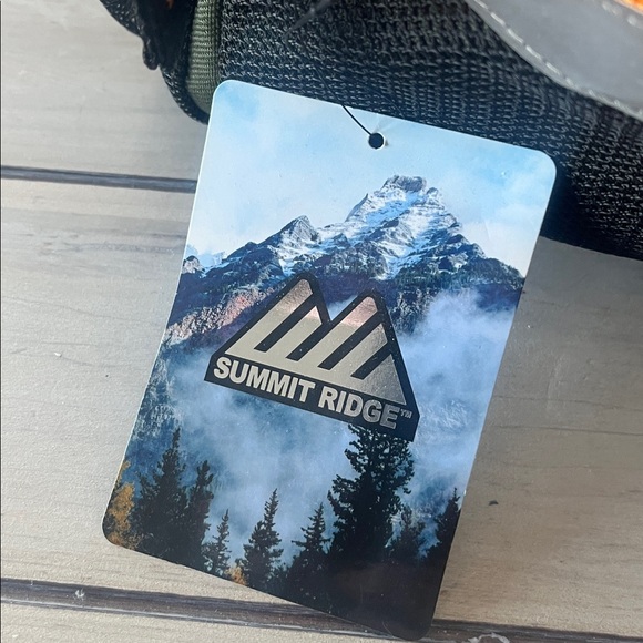 Summit Ridge Green Backpack with Mesh side pockets - Picture 3 of 6